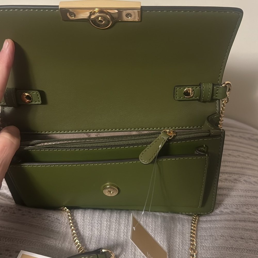 Michael Kors Elegant Green and Gold Crossbody Bag with Chain - Picture 3 of 11